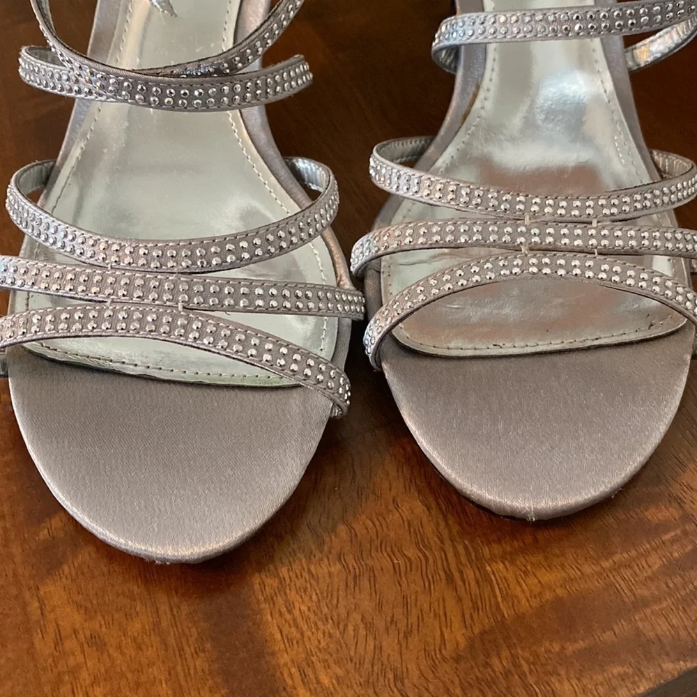 Nina Strap Heels Open Toes Sandals Silver Color Size 8.5 M